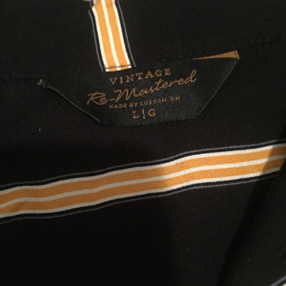 Vintage-Style Short Sleeve Button Up - Picture 2 of 4